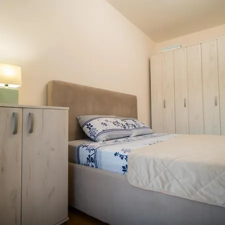 Point 아파트 포드고리차